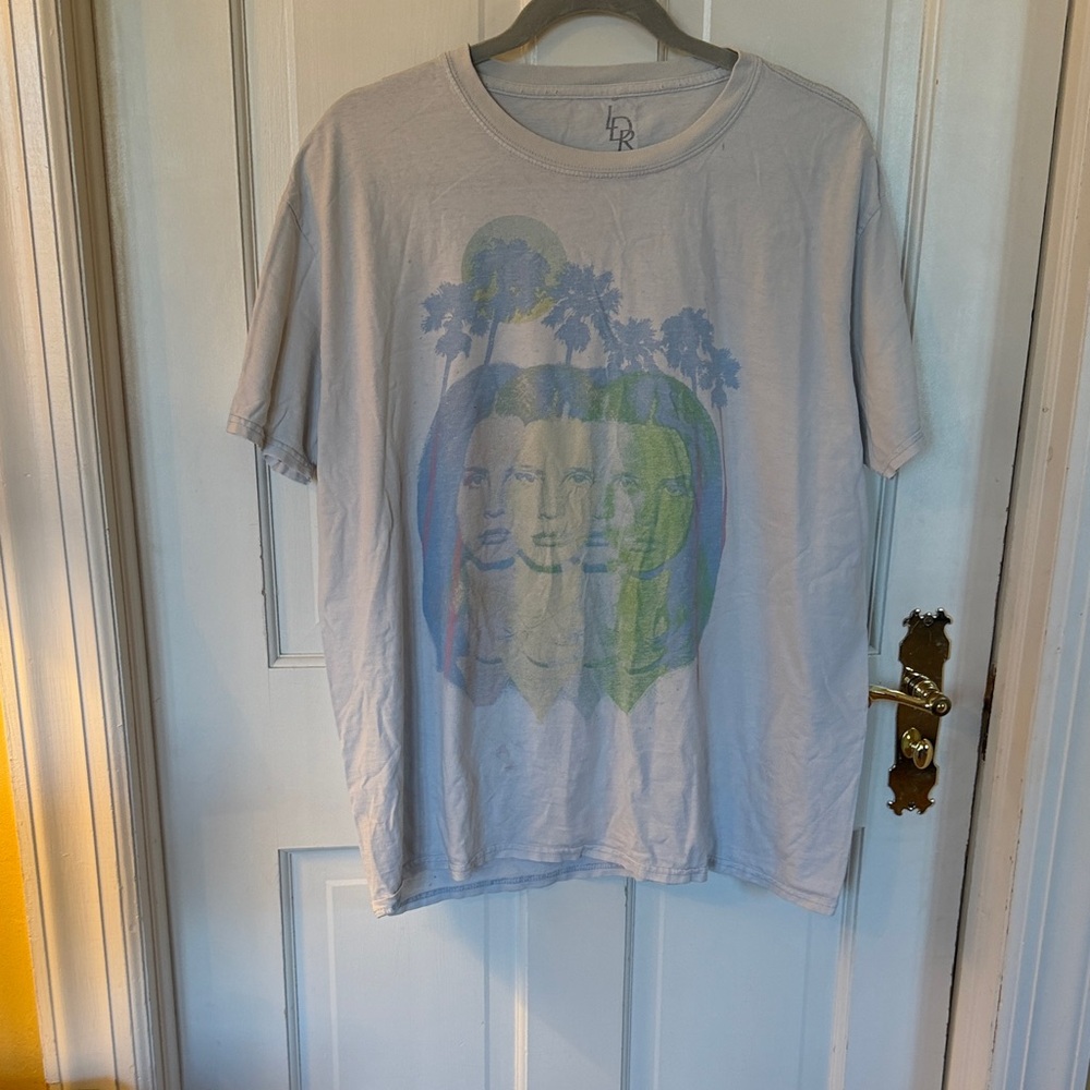 Graphic Tee with Multicolor Triple Portrait and Palm Trees